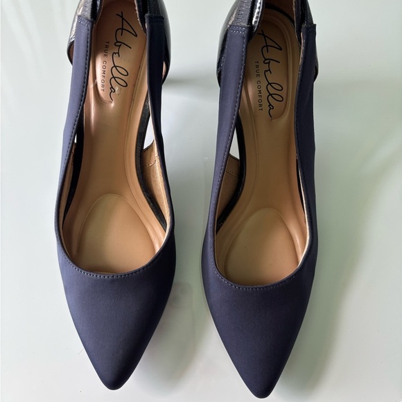 Abella Black Pointed Toe Heels - Picture 1 of 9